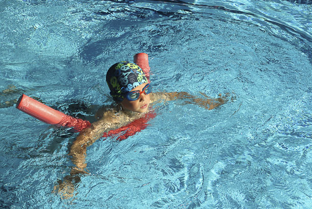 Vacances pour tous - colonies de vacances  - Saint-Jean-de-Luz - J'apprends à nager