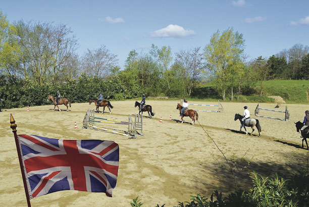 Vacances pour tous - colonies de vacances  - Ceyzériat - Équitation, loisirs et anglais