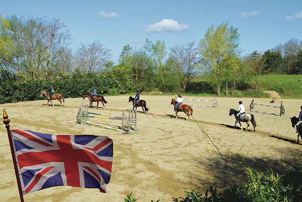 Vacances pour tous - colonies de vacances  - Ceyzériat - Équitation, loisirs et anglais