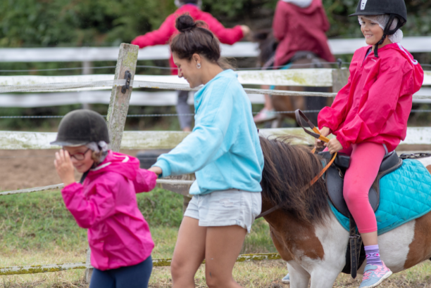 Vacances pour tous - colonies de vacances  - Chevillon - À cheval ! Stage "en douceur"