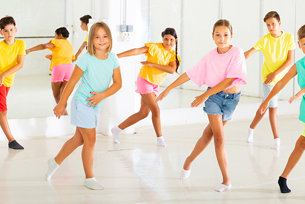 Vacances pour tous - colonies de vacances  - Saint-Priest-la-Roche - Breakdance attitude