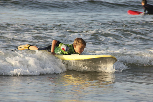 Vacances pour tous - colonies de vacances  - Hendaye - Surfeur d'Euskadi