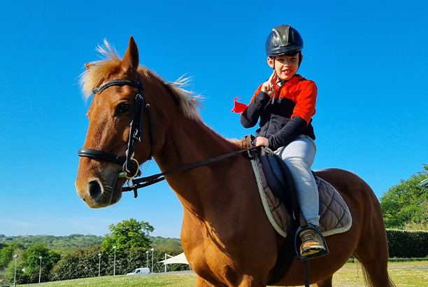 Vacances pour tous - colonies de vacances  - Cassen - Détente équestre Vacances pour tous - colonies de vacances  - Cassen - Détente équestre