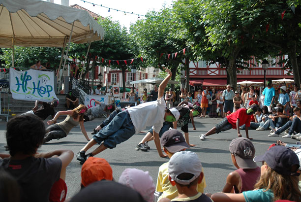 Vacances pour tous - colonies de vacances  - Cassen - Hip Hop et culture urbaine Vacances pour tous - colonies de vacances  - Cassen - Hip Hop et culture urbaine