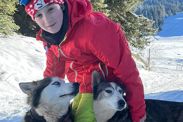 Vacances pour tous - colonies de vacances  - Les Glières - À la rencontre des chiens de traîneau ! Vacances pour tous - colonies de vacances  - Les Glières - À la rencontre des chiens de traîneau !